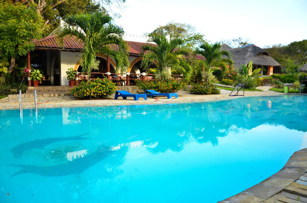 Hill Park Hotel - Tiwi Beach Exterior photo